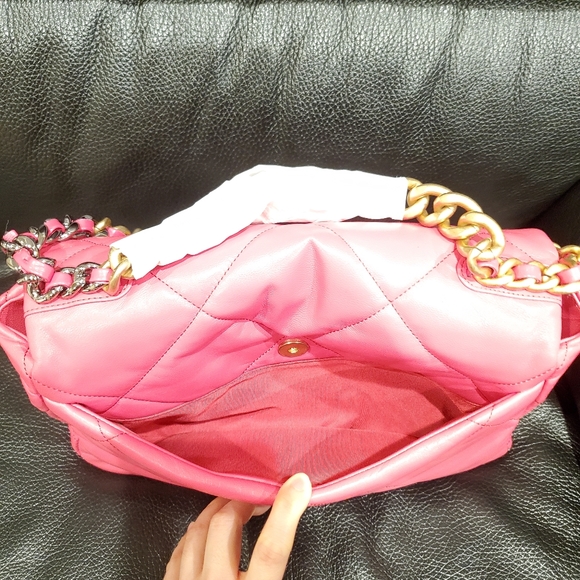 Chanel -- 19 Large Flap Bag - Picture 10 of 16